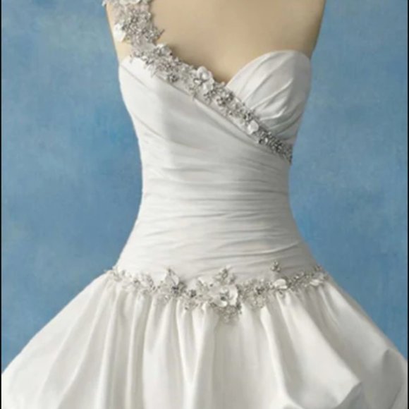 Alfred Angelo Disney Wedding Gown "Tiana" - Picture 3 of 6